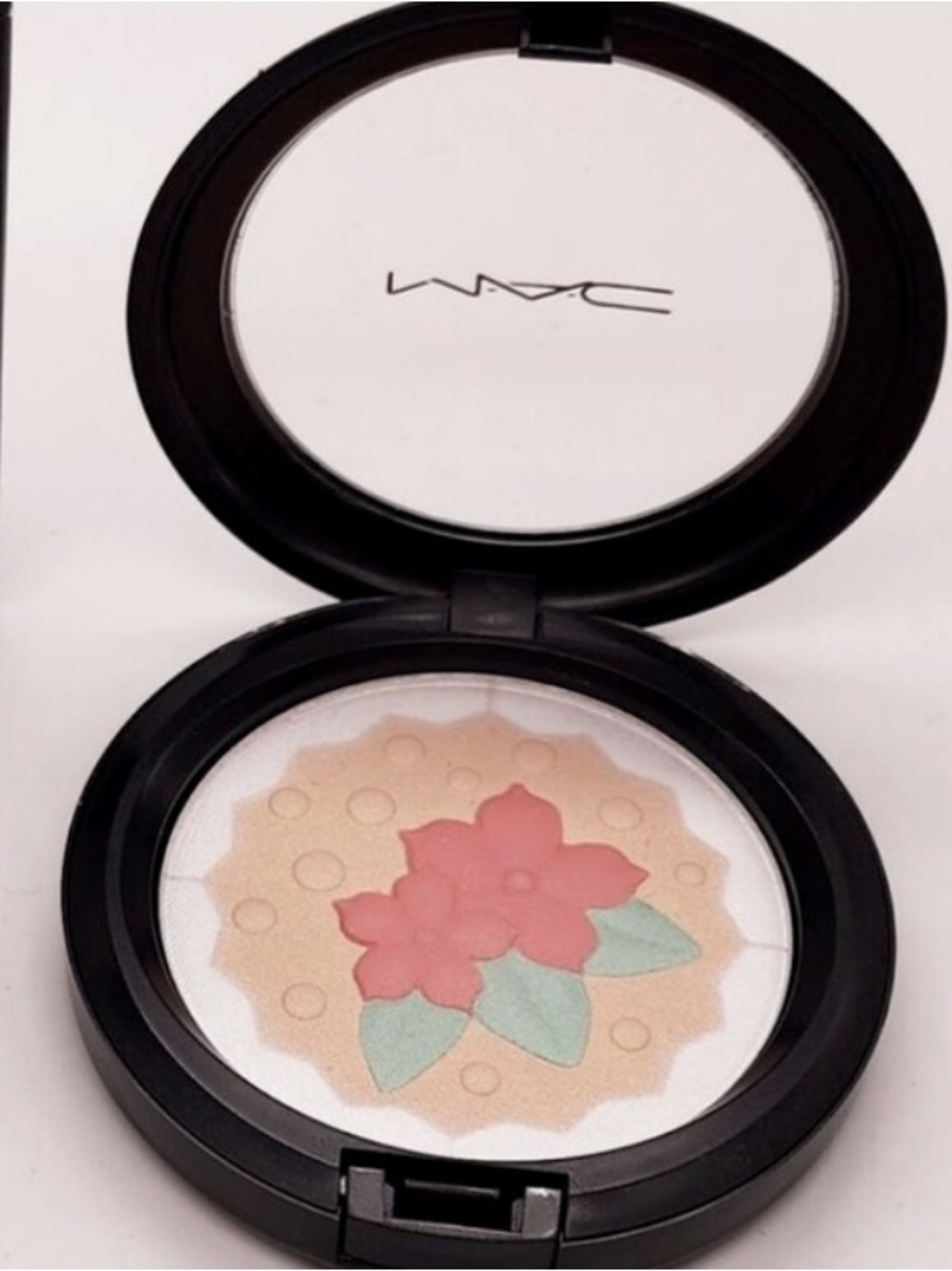 LIMITED EDITION | MAC Cosmetics Pearlmate Face Powder | In For A Treat